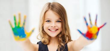 Girl painting | lower plenty childrens dentist