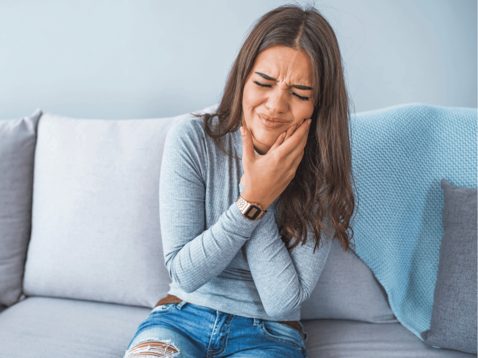 emergency dentist lower plenty | woman with toothache