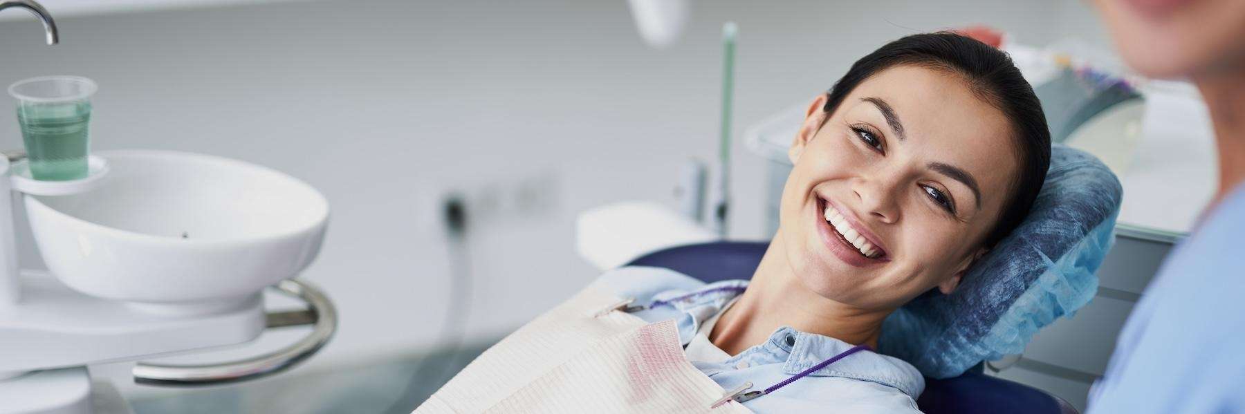 teeth whitening lower plenty | woman at dentist